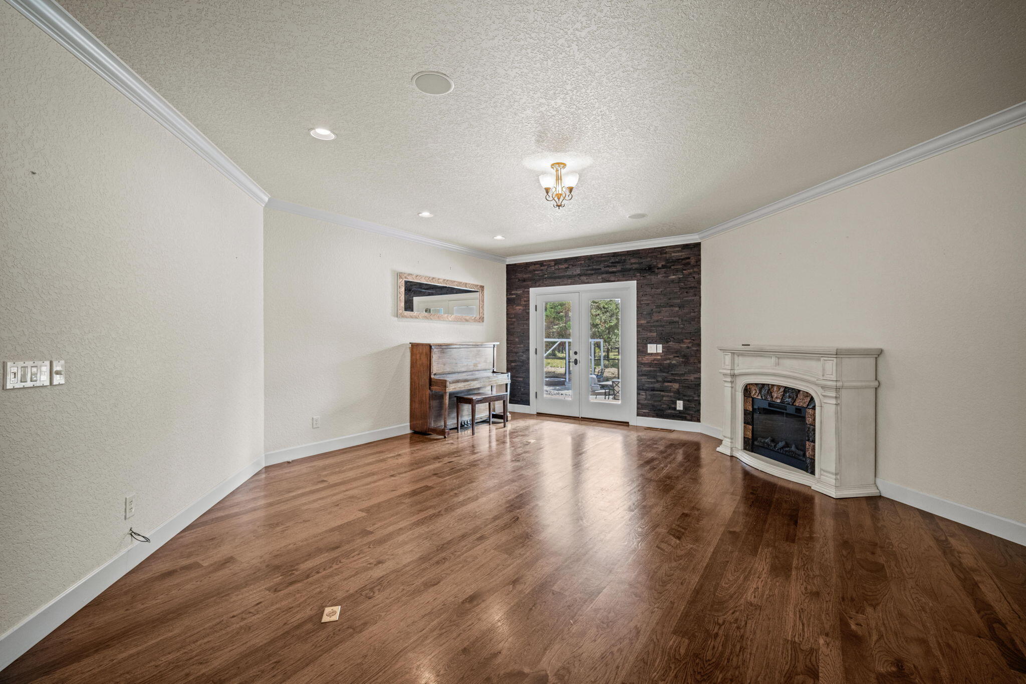 17045 Shawnee Circle