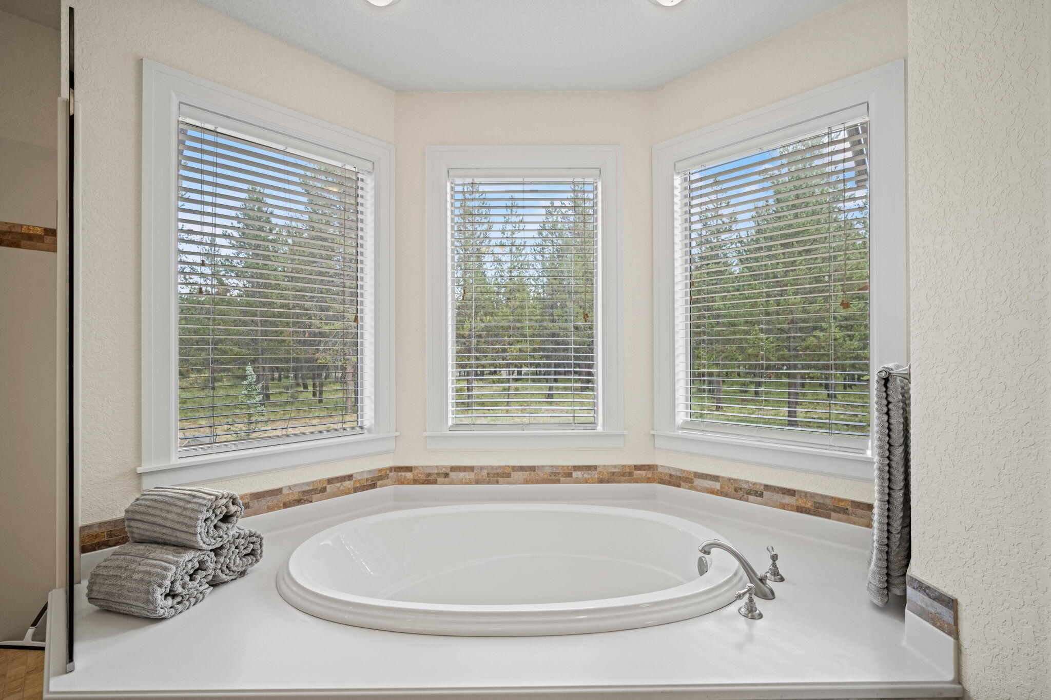 17045 Shawnee Circle