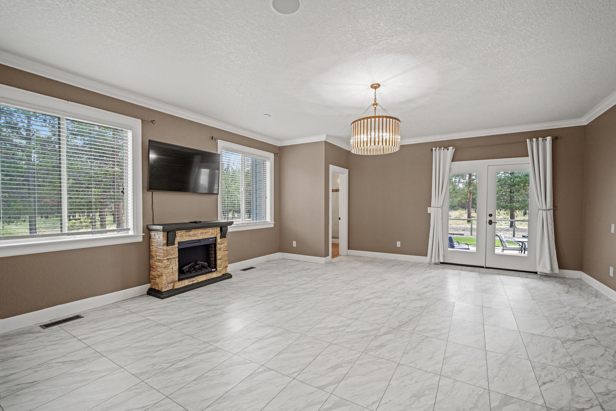 17045 Shawnee Circle