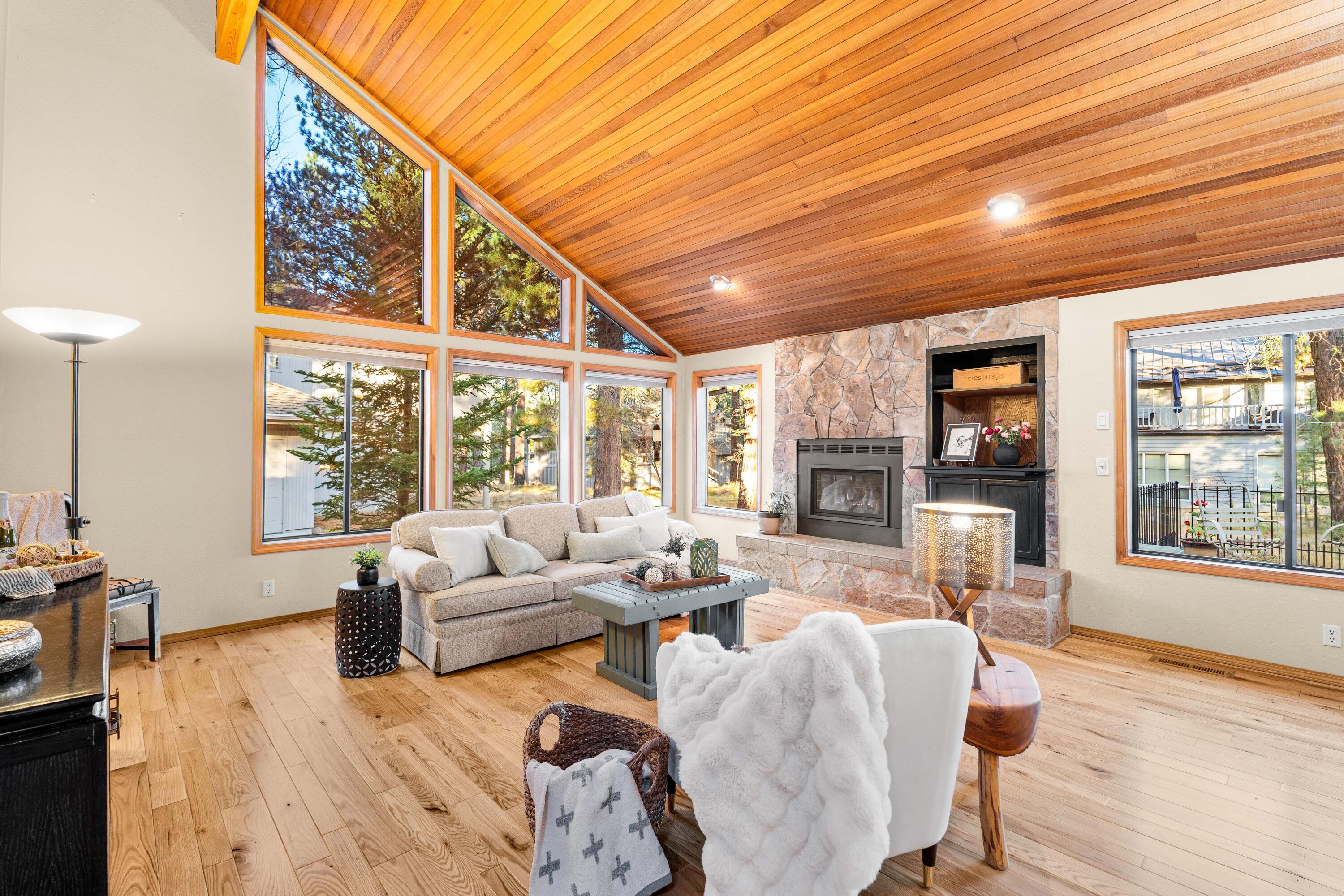 17956 Shadow Lane, 9