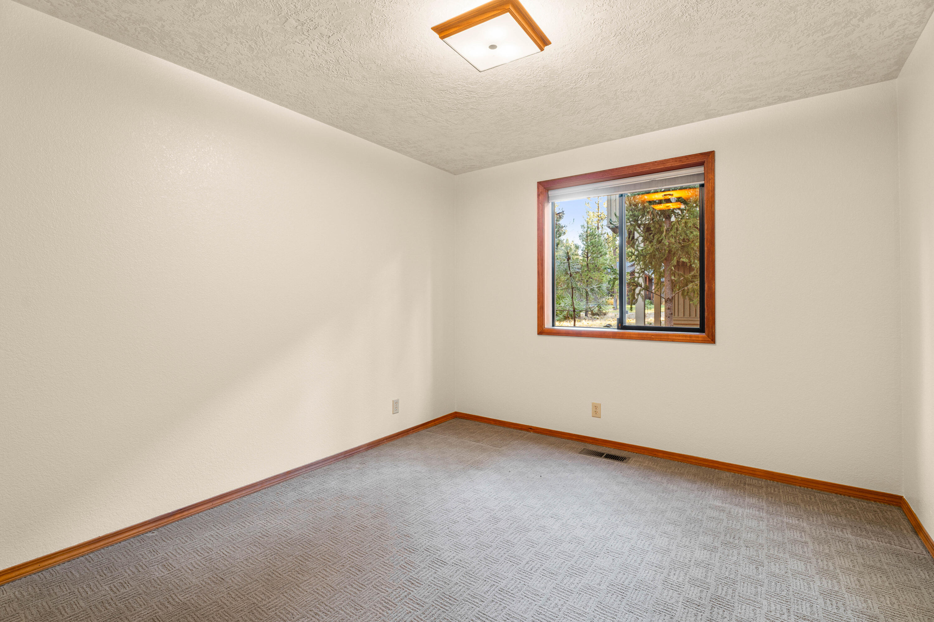 17956 Shadow Lane, 9