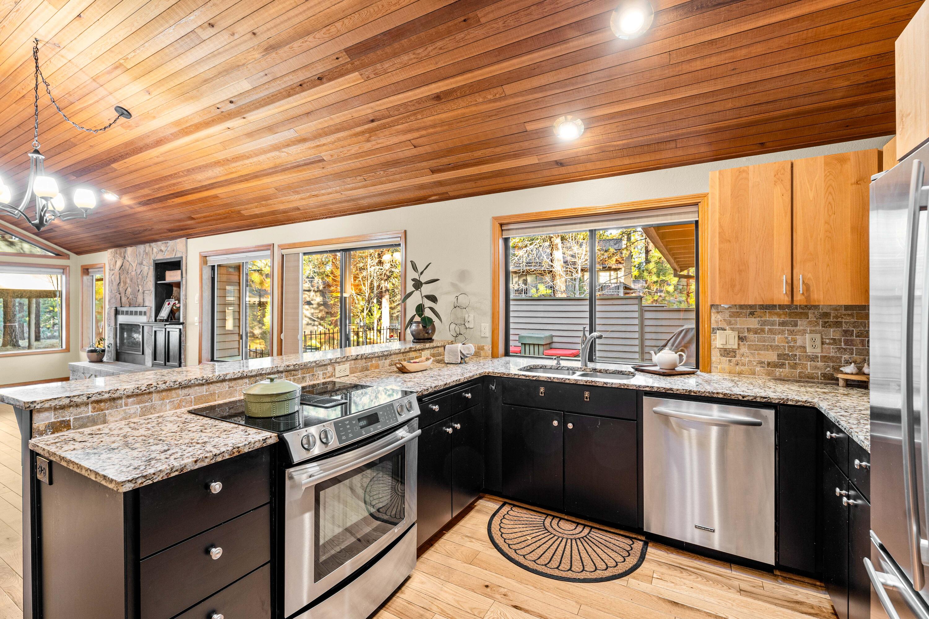 17956 Shadow Lane, 9