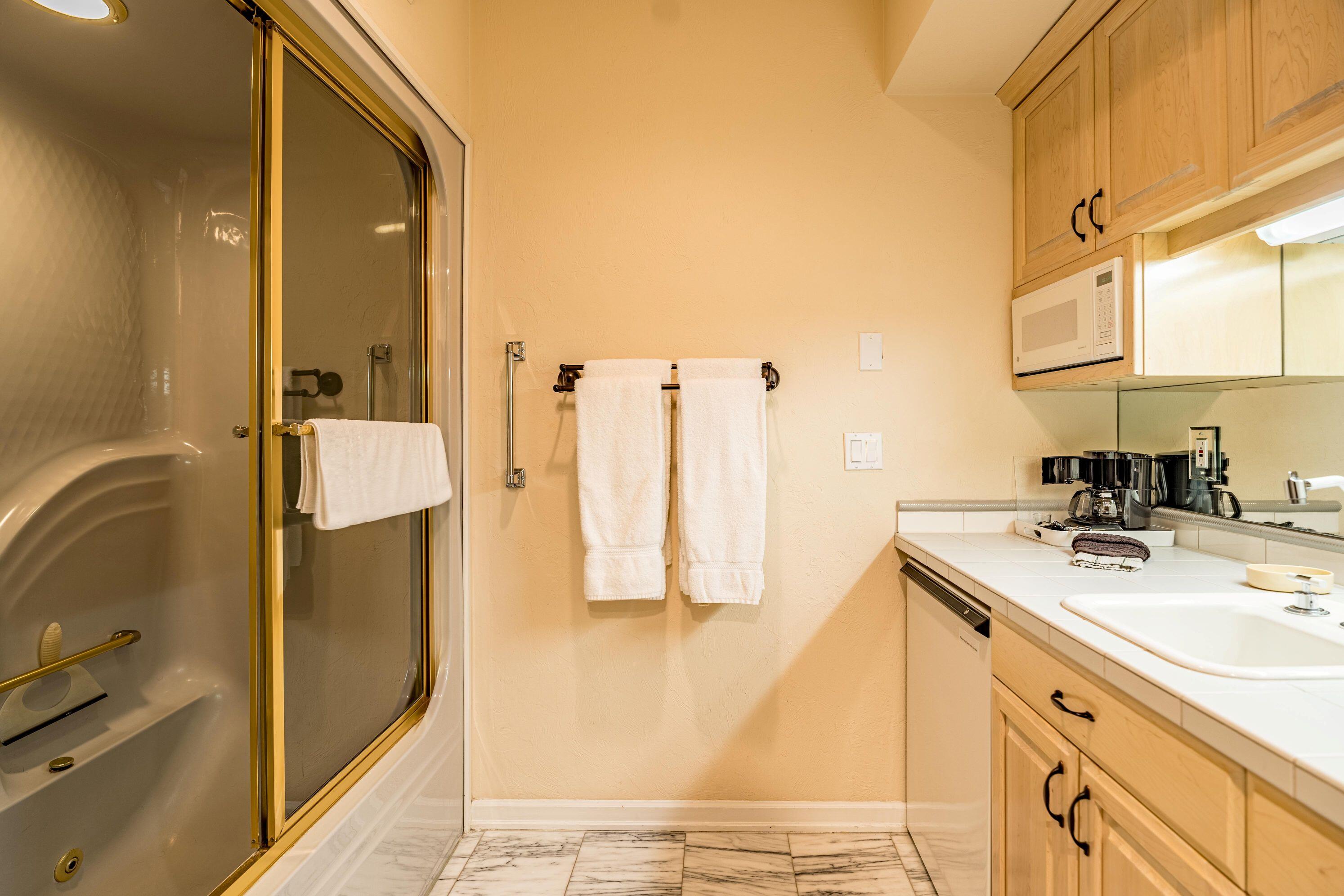 57022 Peppermill Circle, 21E