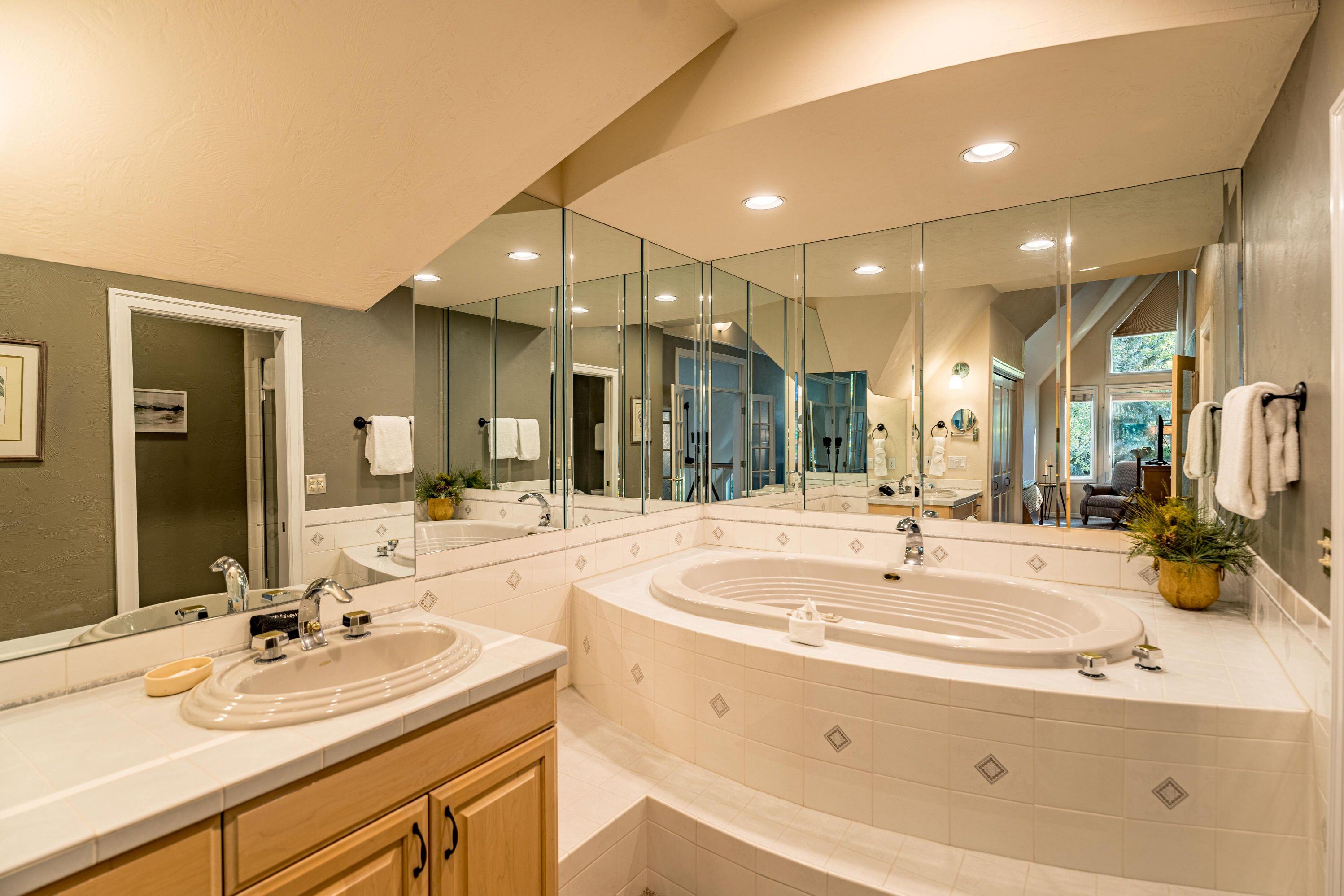 57022 Peppermill Circle, 21E