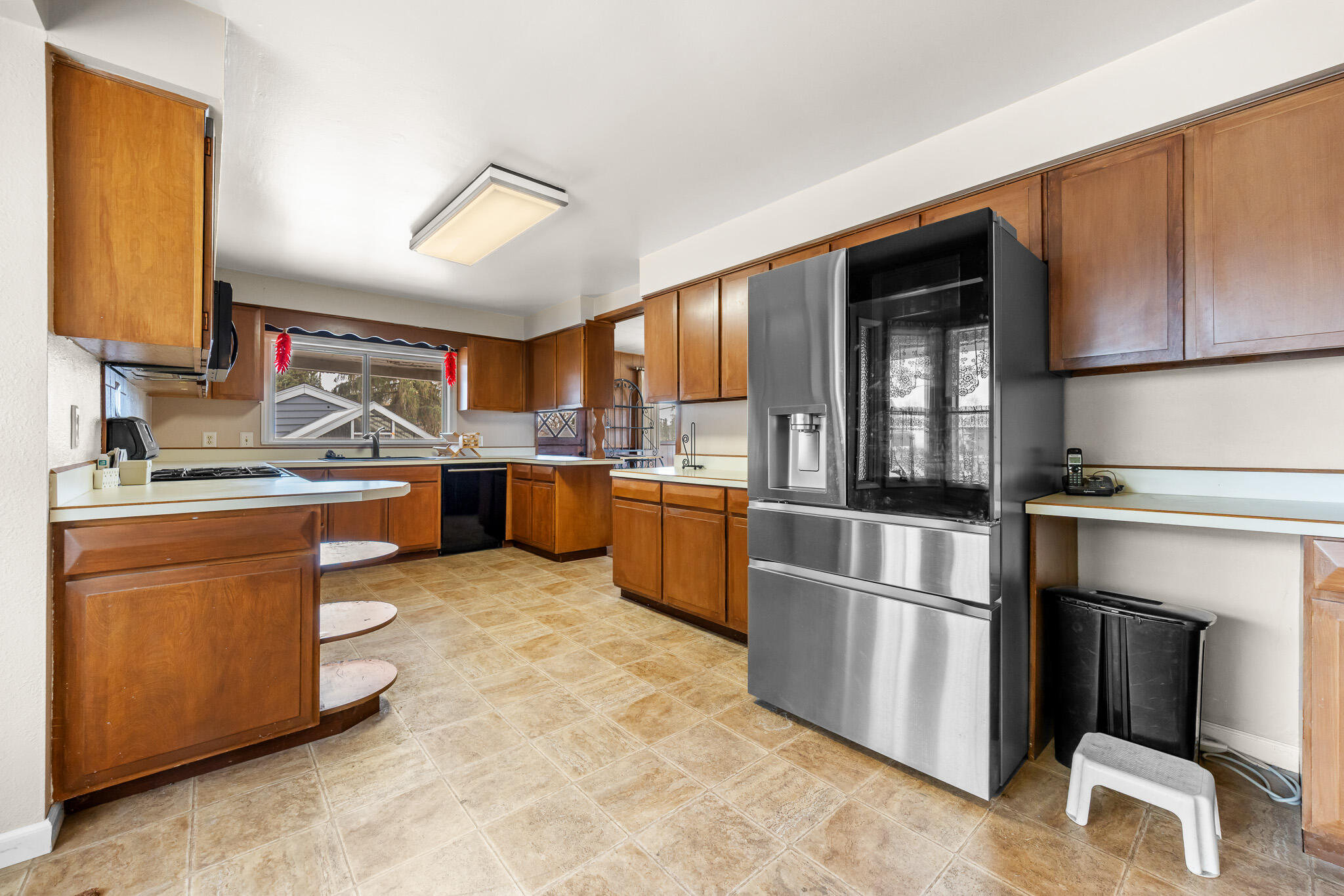 1123 NW Canyon Drive