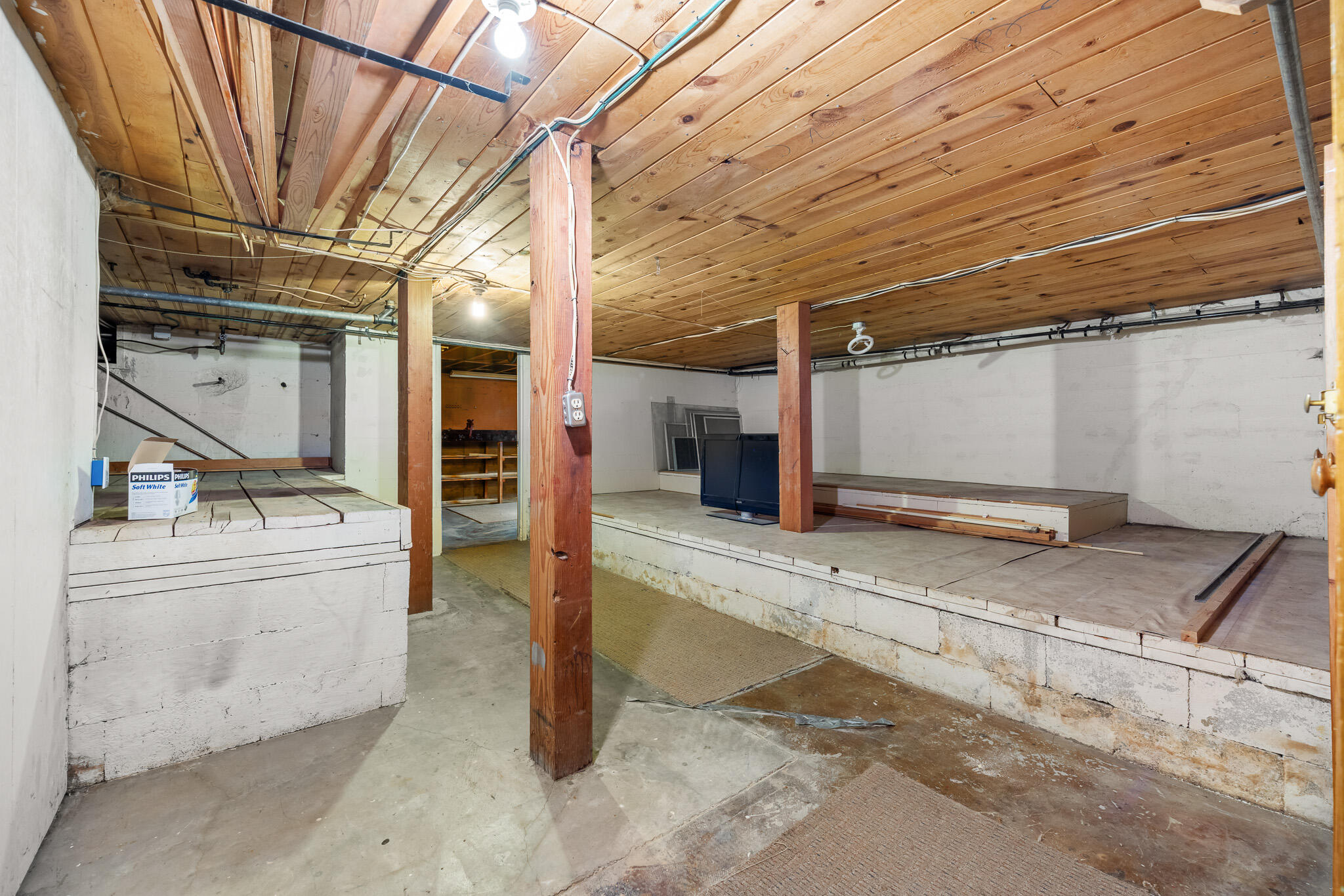 1123 NW Canyon Drive