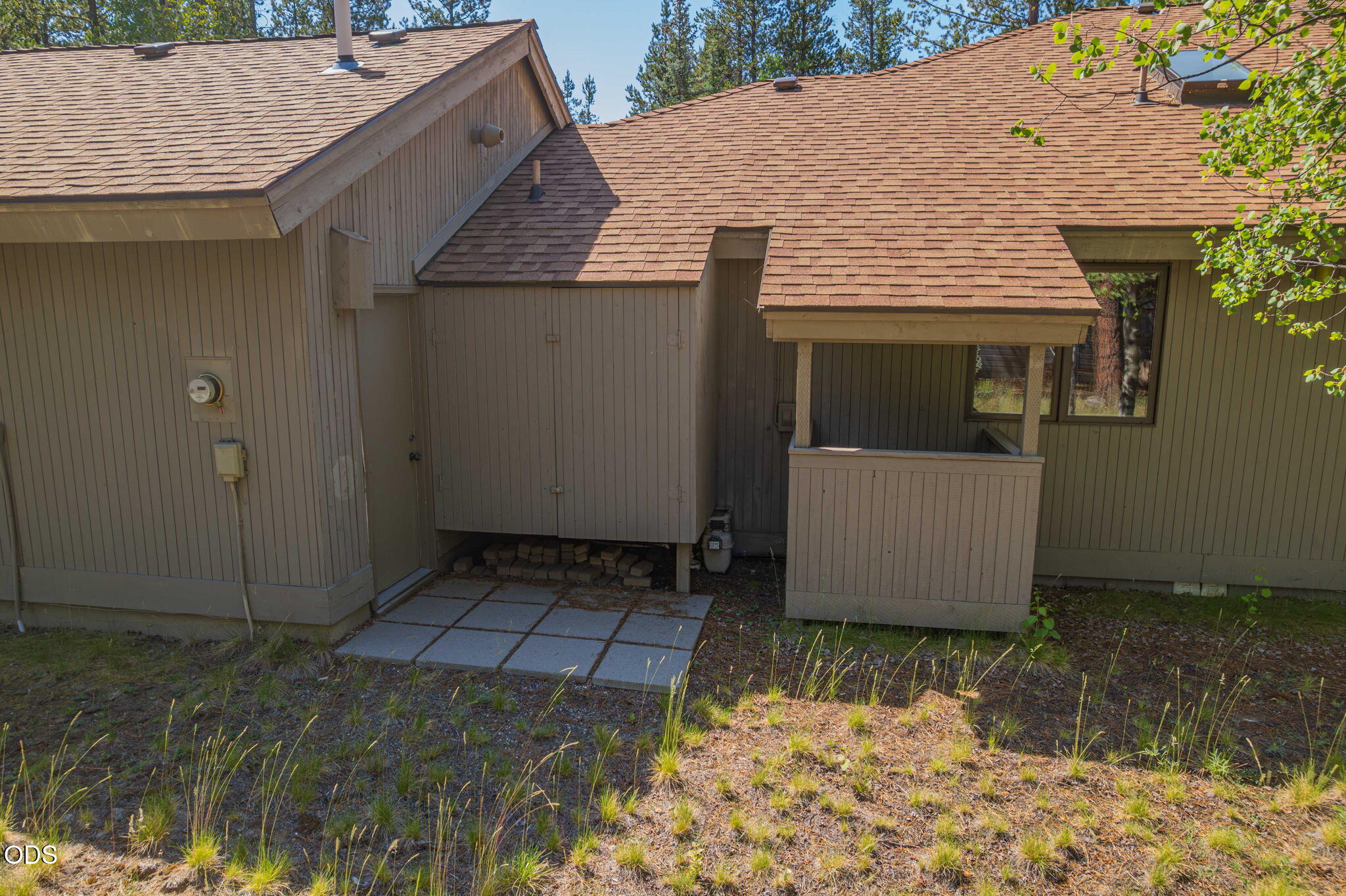 57627 Cultus Lane, 8
