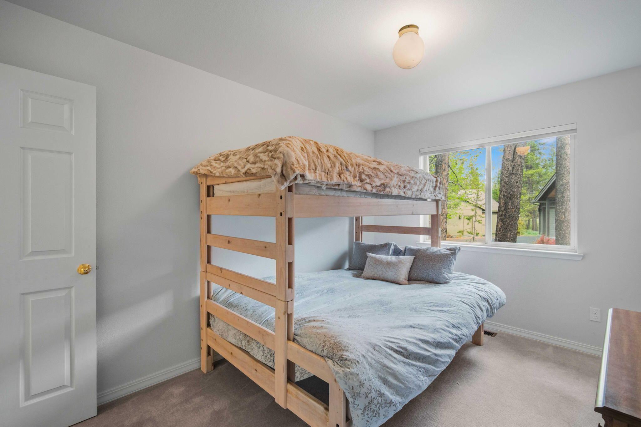 18252 Ollalie Lane, 10