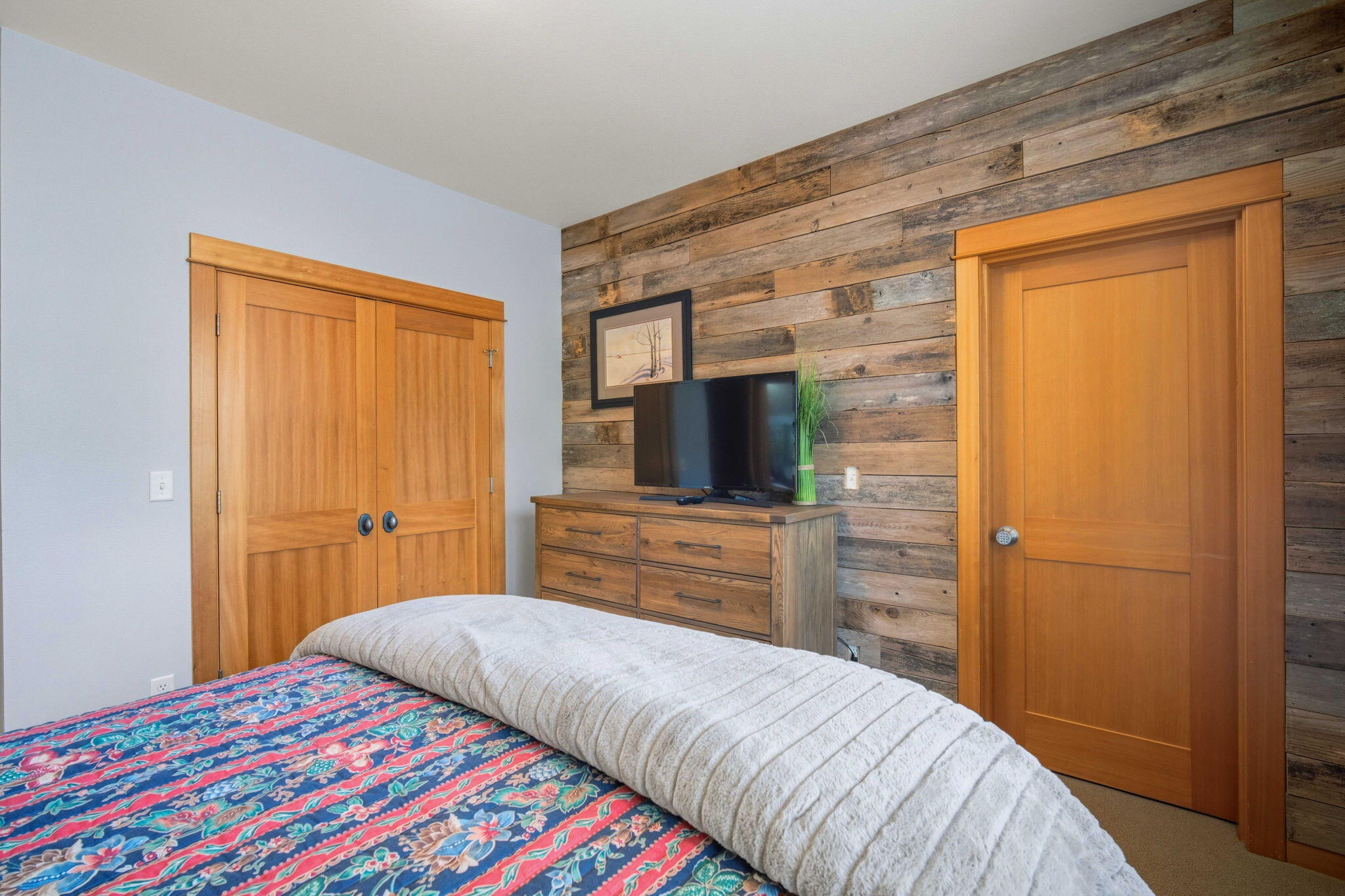 57129 Evergreen Loop, 44