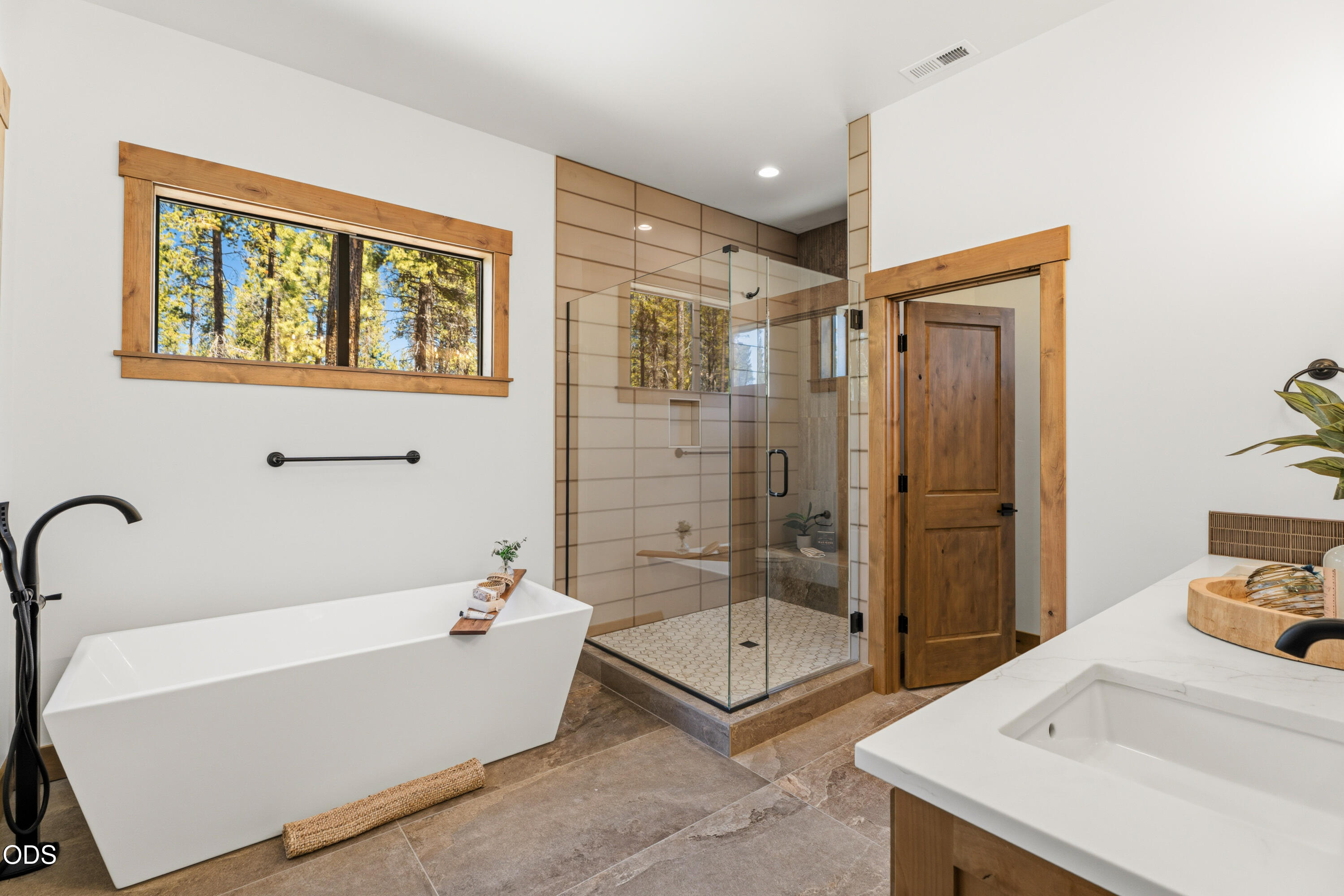 17779 Preservation Loop, 465