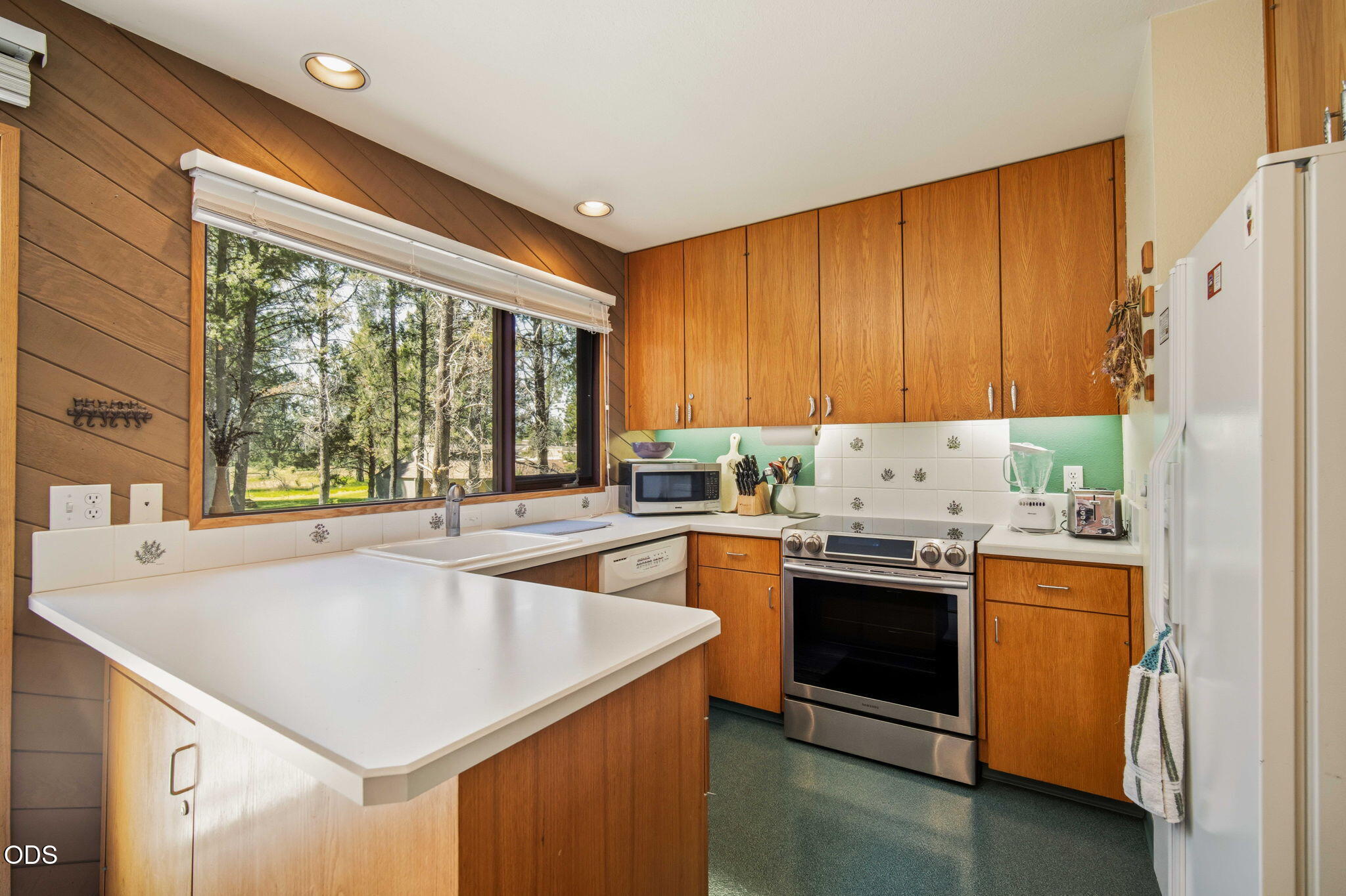 57218 Island Road, 18
