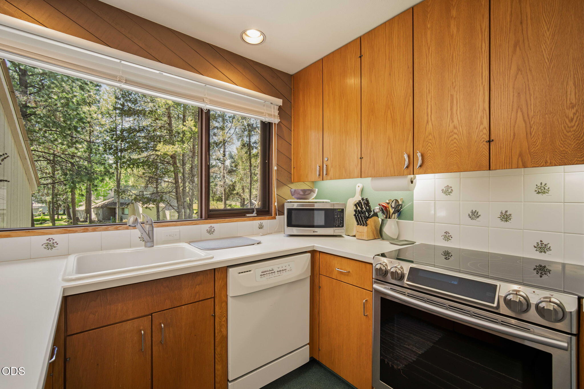 57218 Island Road, 18