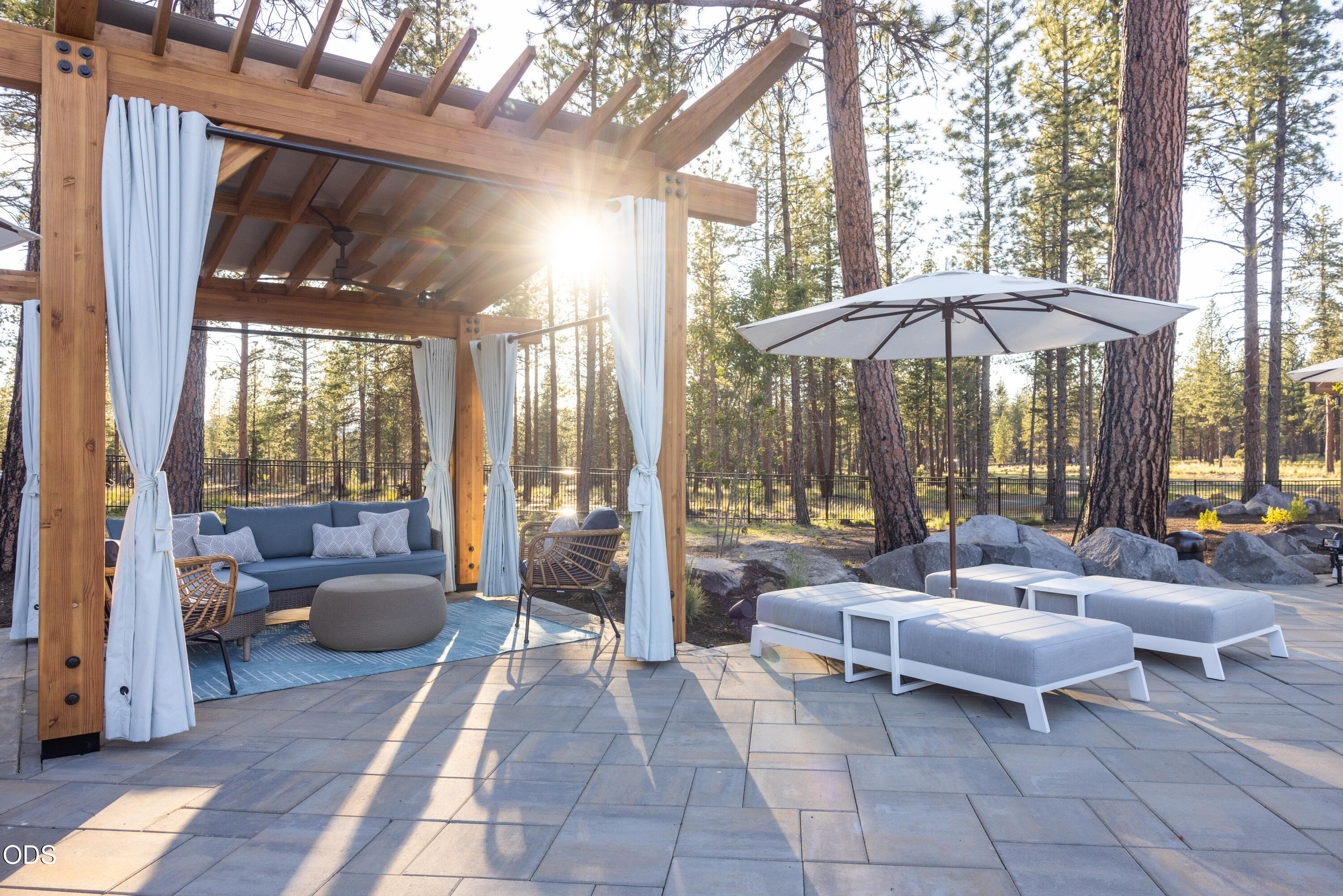 56213 Mirror Rock Loop, 374