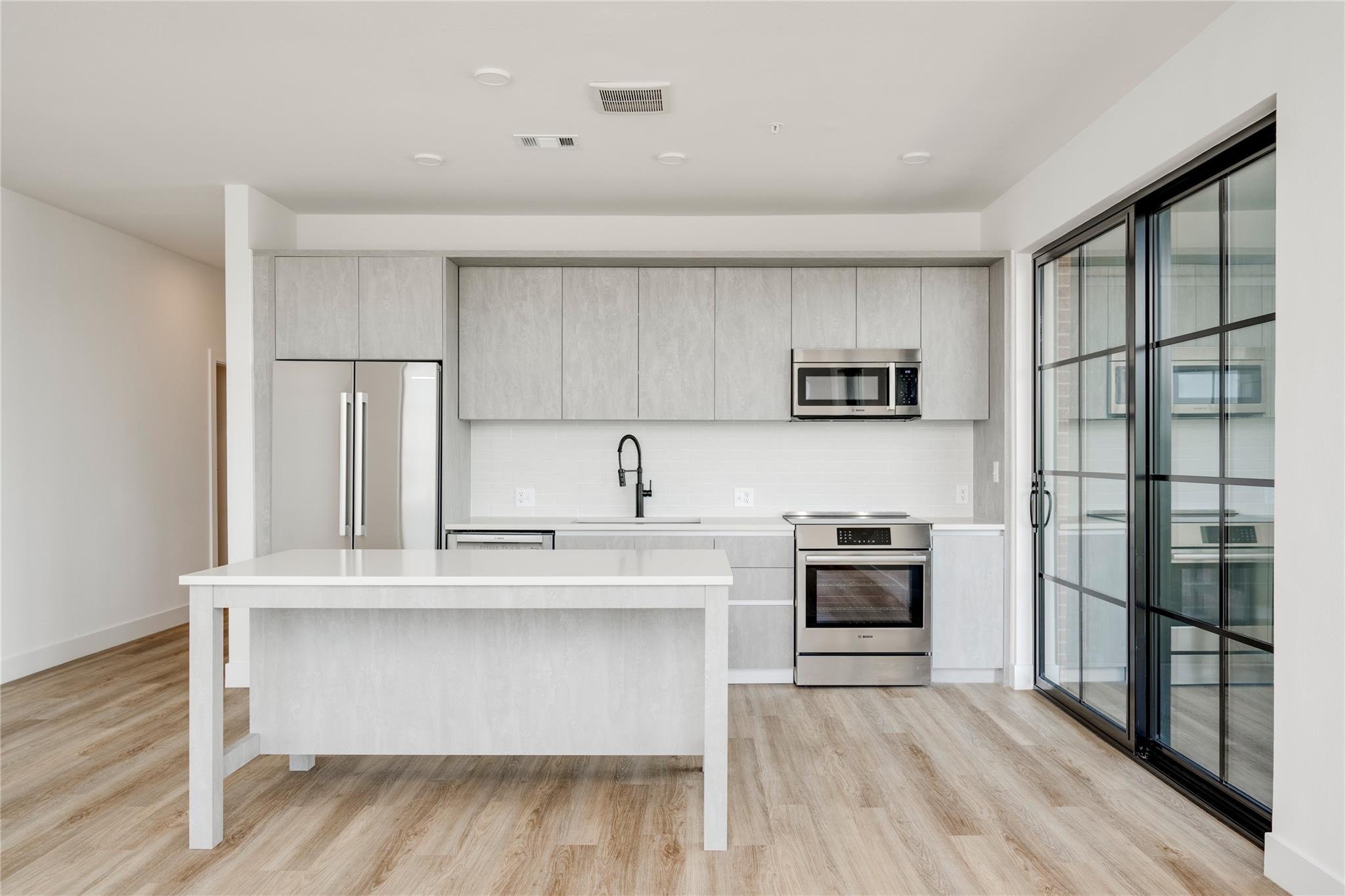 4315 S Congress Ave # 526