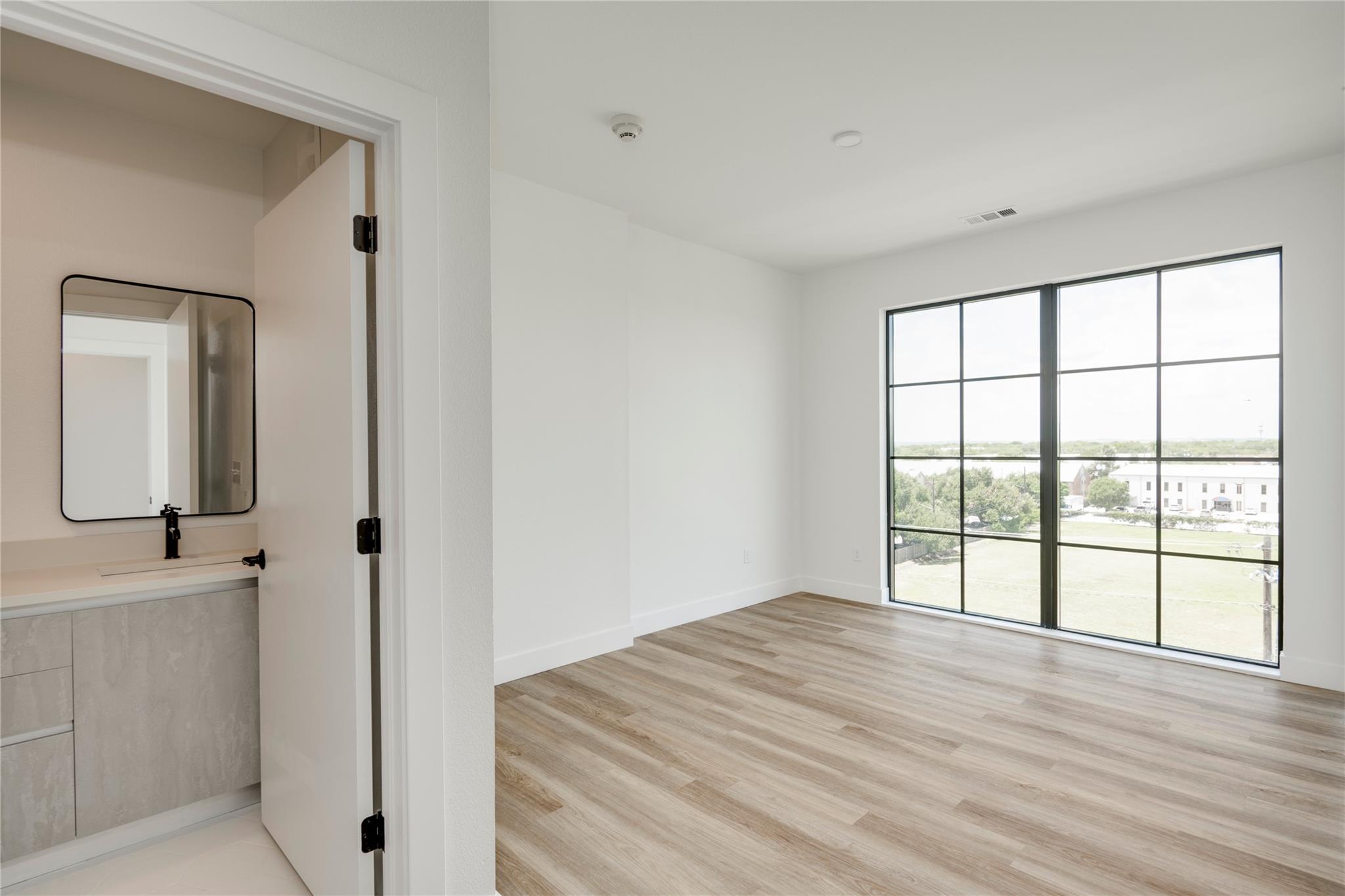 4315 S Congress Ave # 526