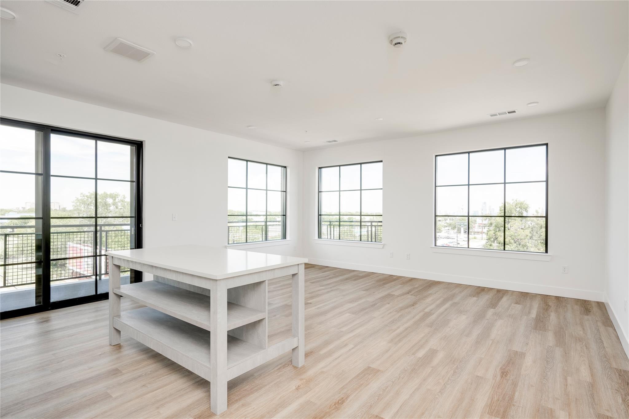 4315 S Congress Ave # 526