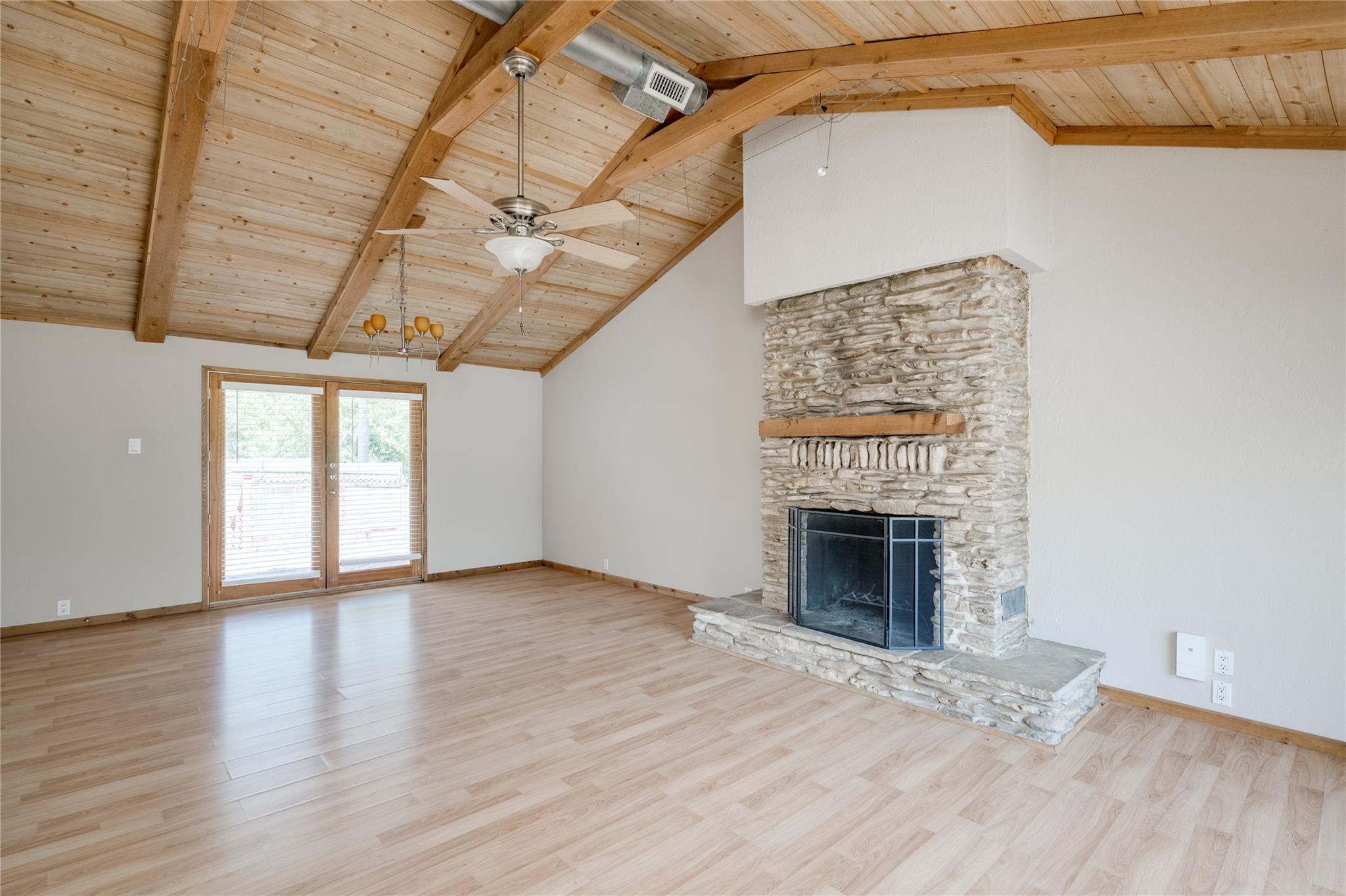 5602 Roosevelt Ave