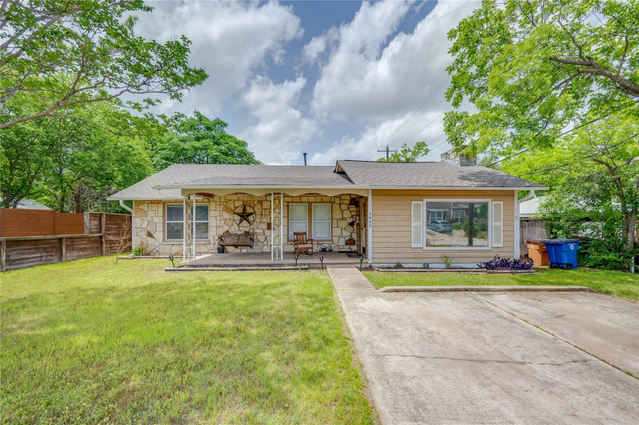 5602 Roosevelt Ave