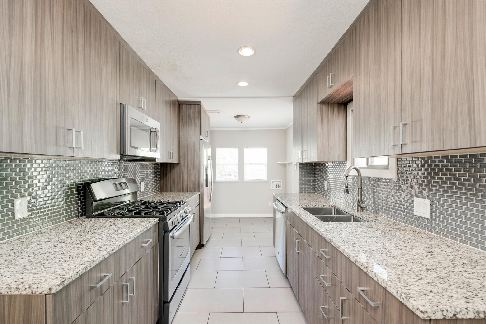 5602 Roosevelt Ave
