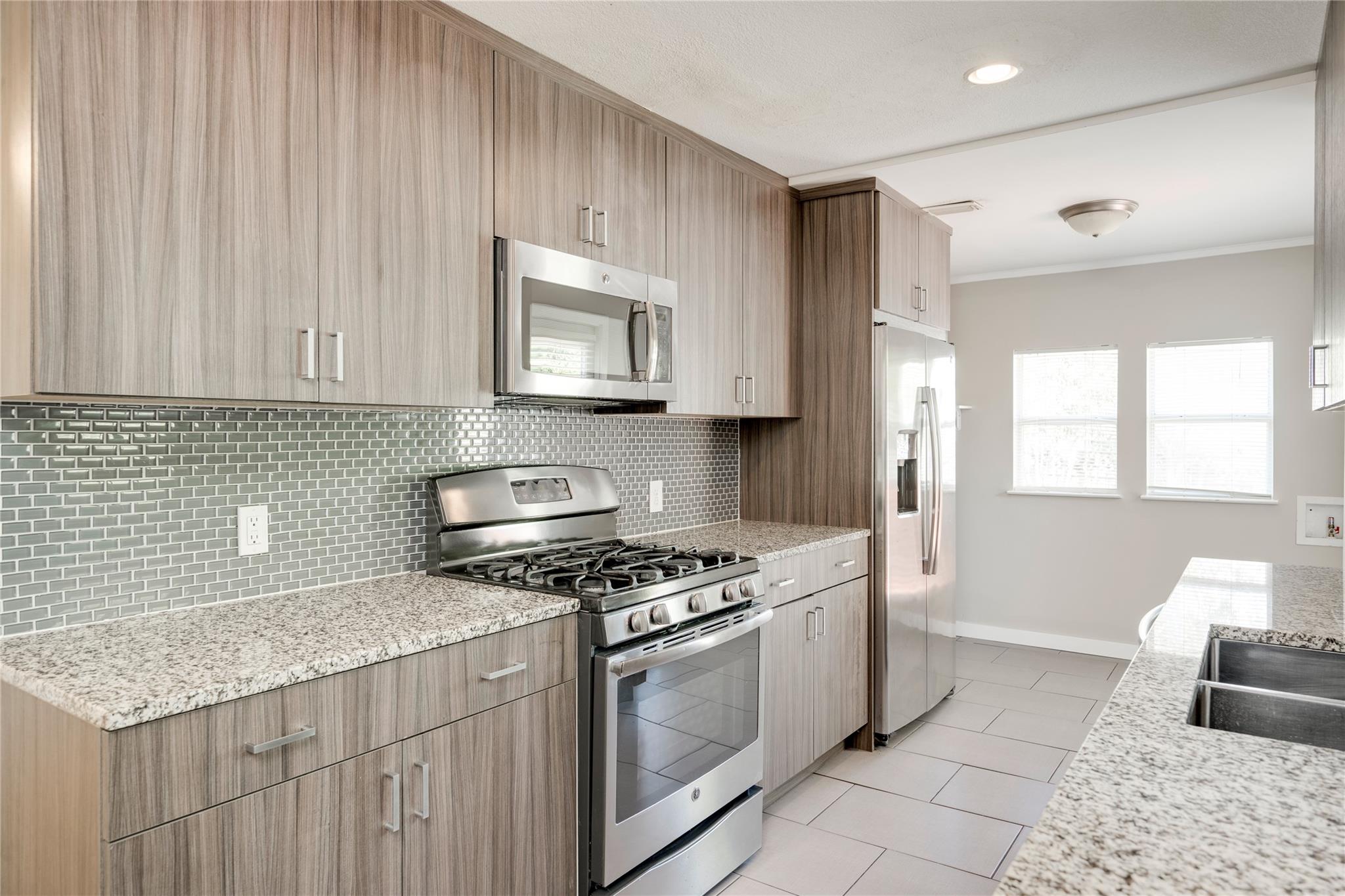 5602 Roosevelt Ave