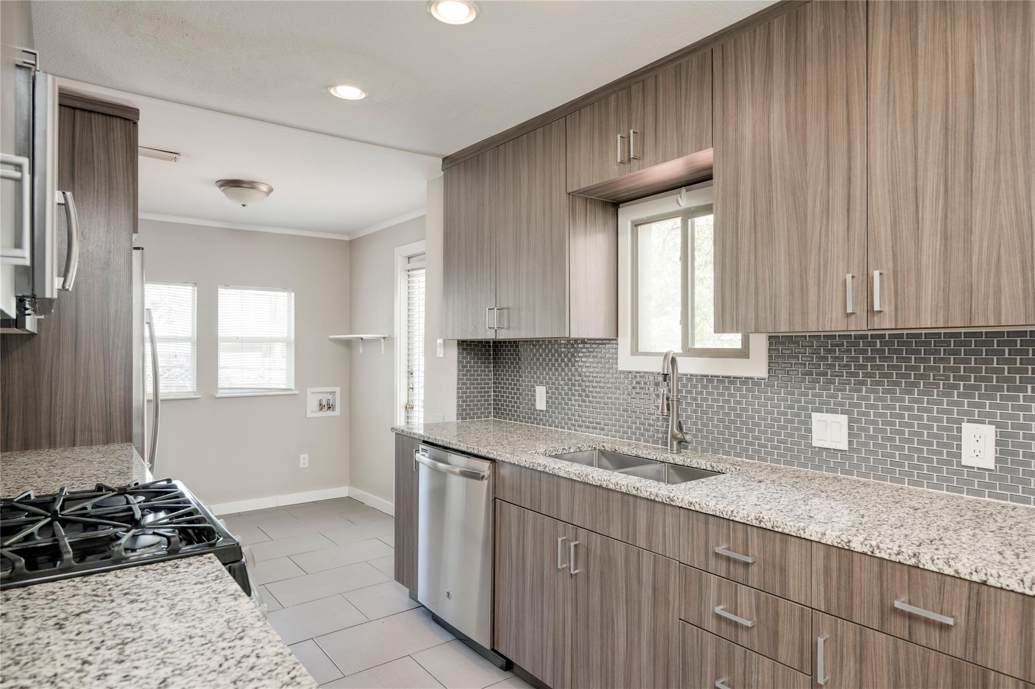5602 Roosevelt Ave