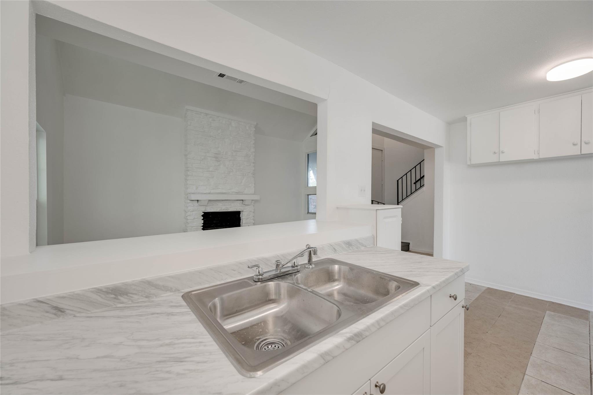 1303 E Saint Johns Ave