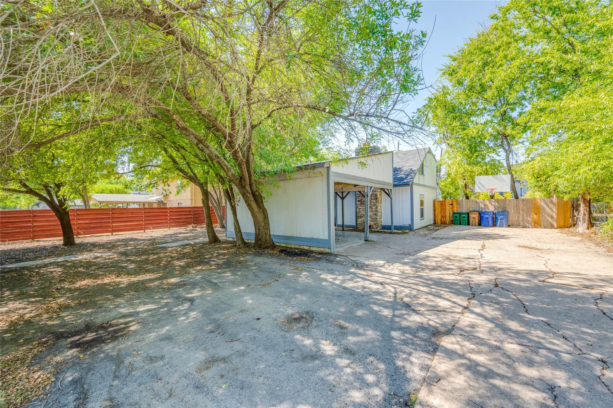 1303 E Saint Johns Ave