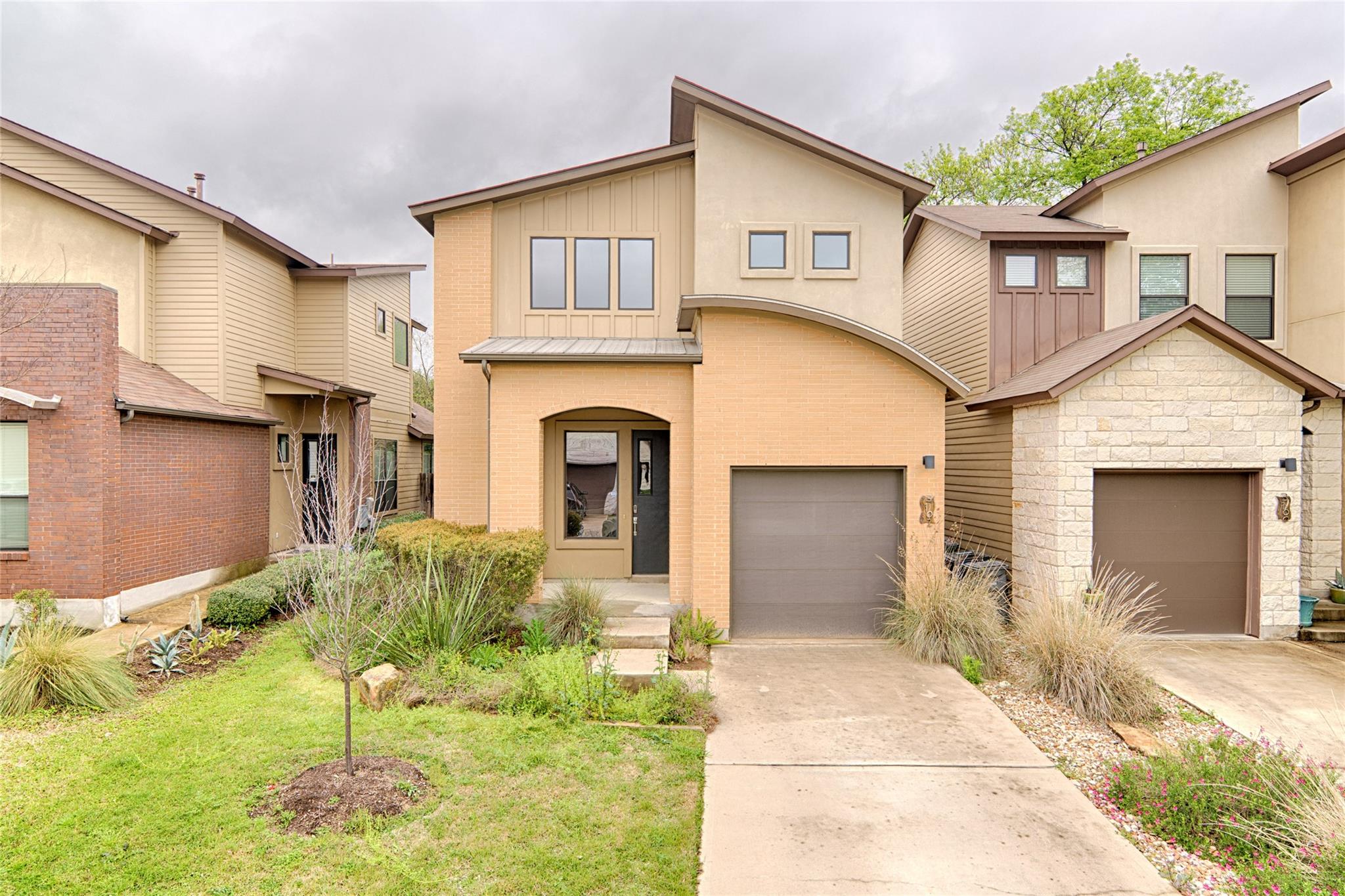 3102 Corbin LN