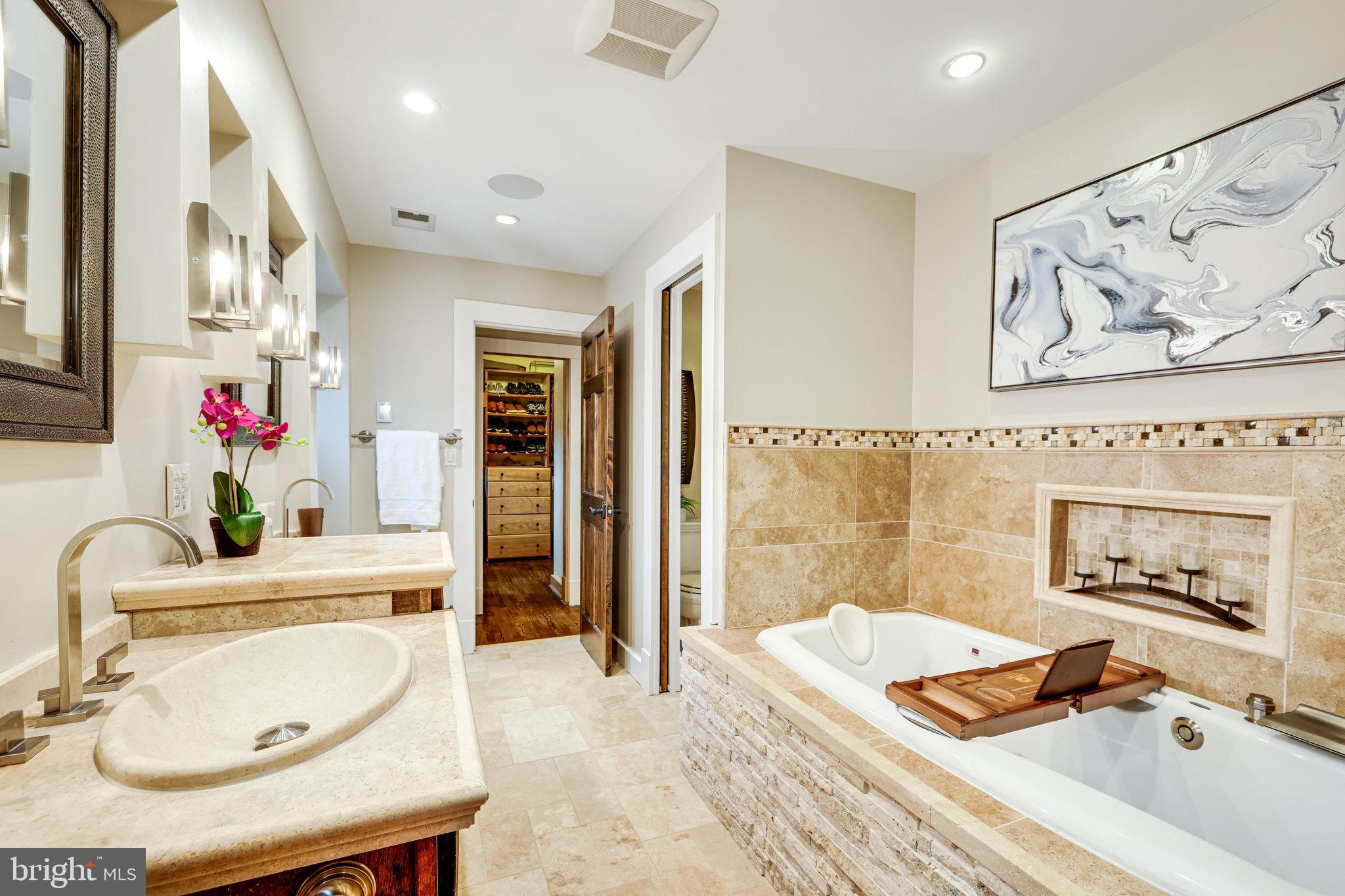 3200 Latigo Ct