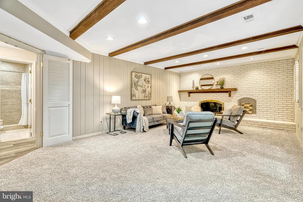 10313 Hunt Country Ln