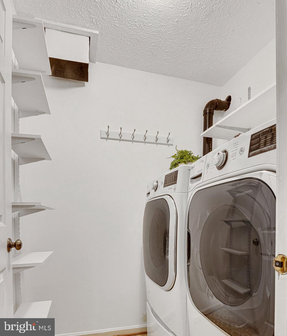 1817 CLOVERMEADOW DRIVE