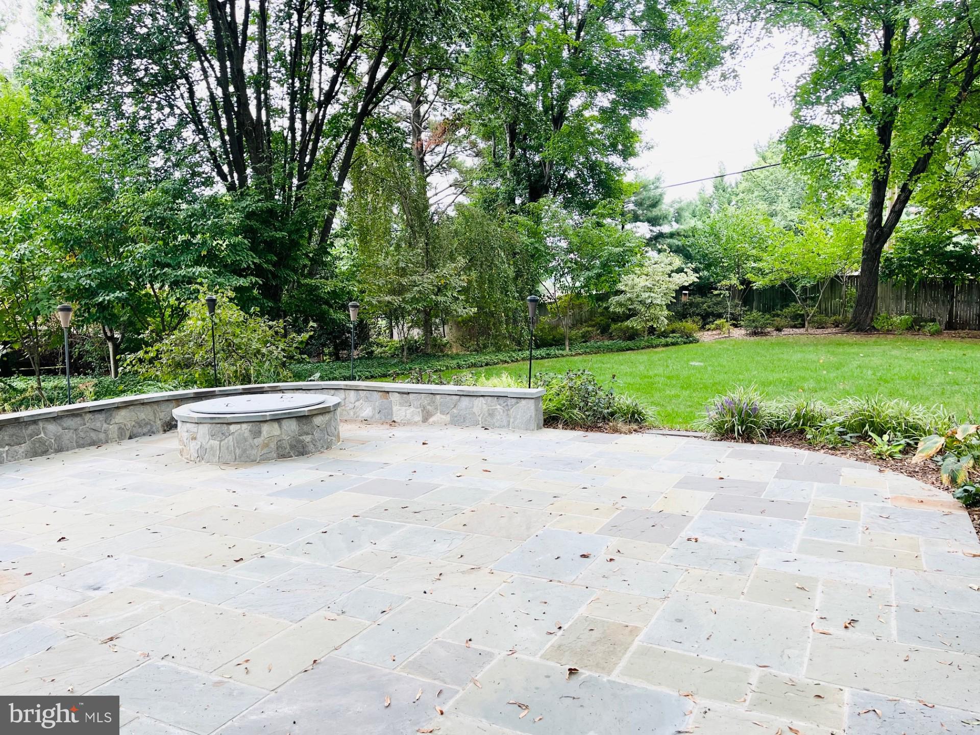 1817 CLOVERMEADOW DRIVE