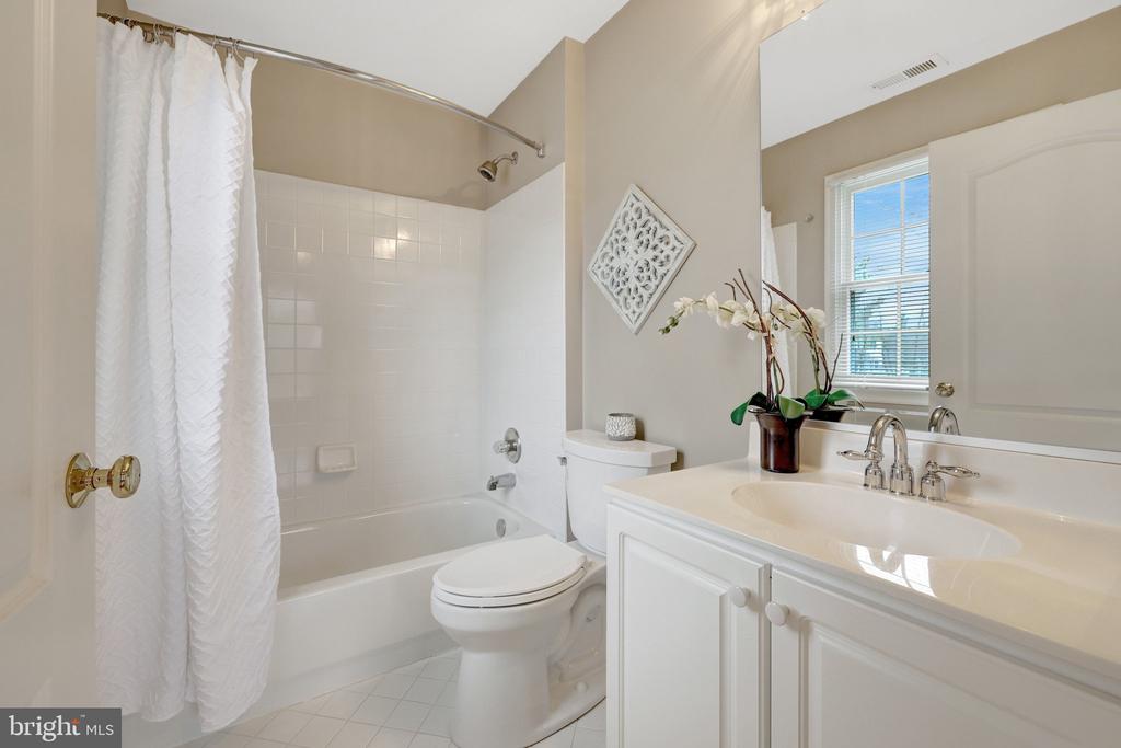 1710 DOVE POINT COURT
