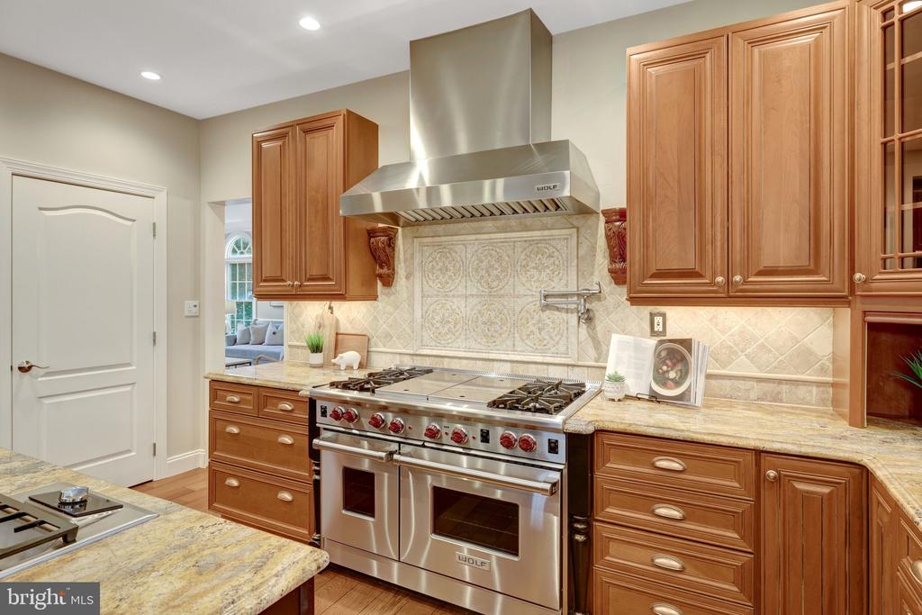 1710 DOVE POINT COURT