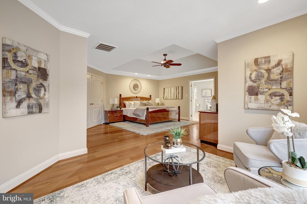 1710 DOVE POINT COURT