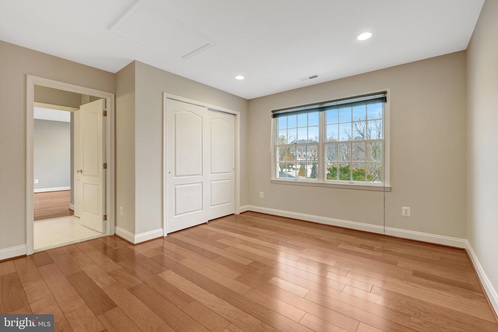 1710 DOVE POINT COURT