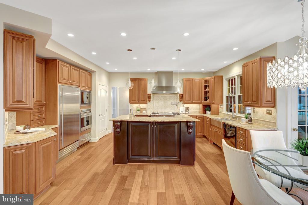 1710 DOVE POINT COURT