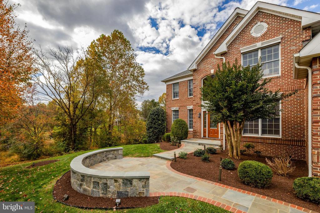 1710 DOVE POINT COURT