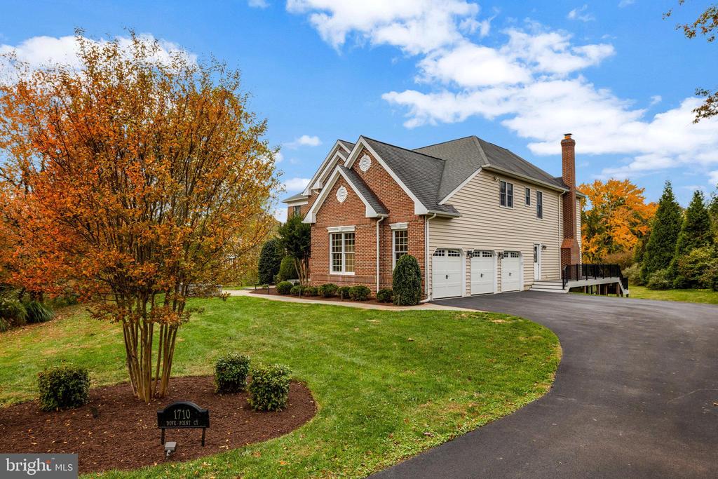 1710 DOVE POINT COURT