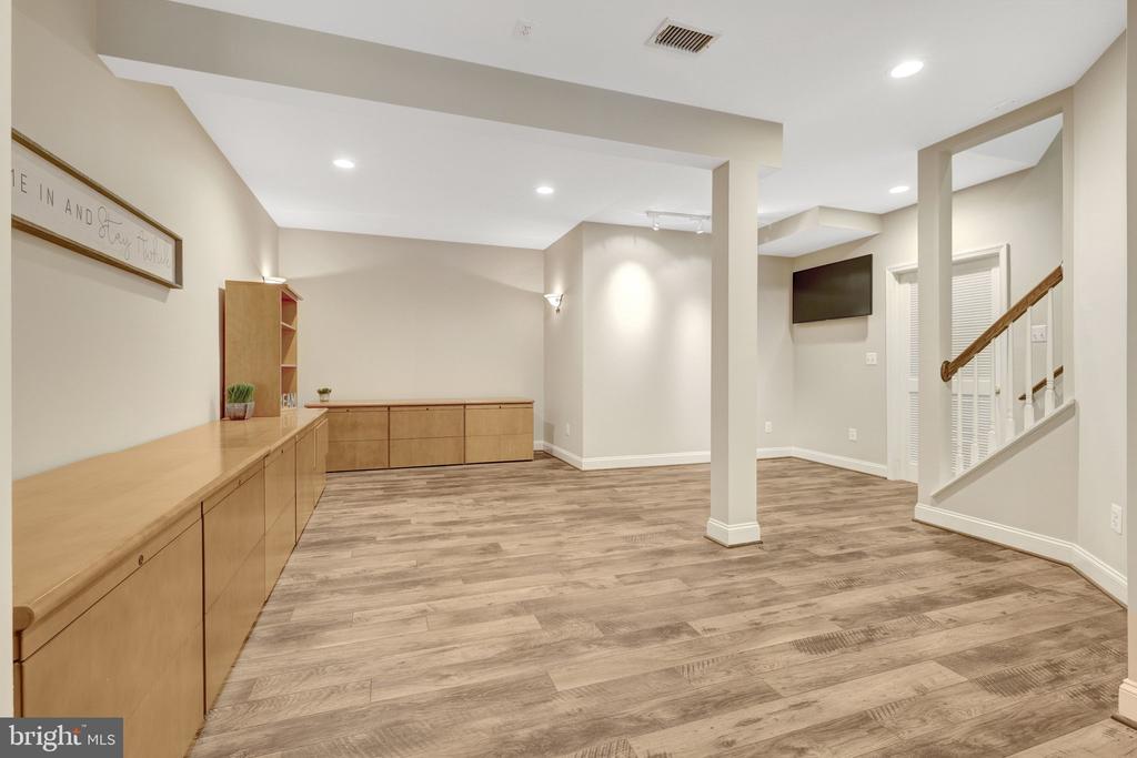 1710 DOVE POINT COURT