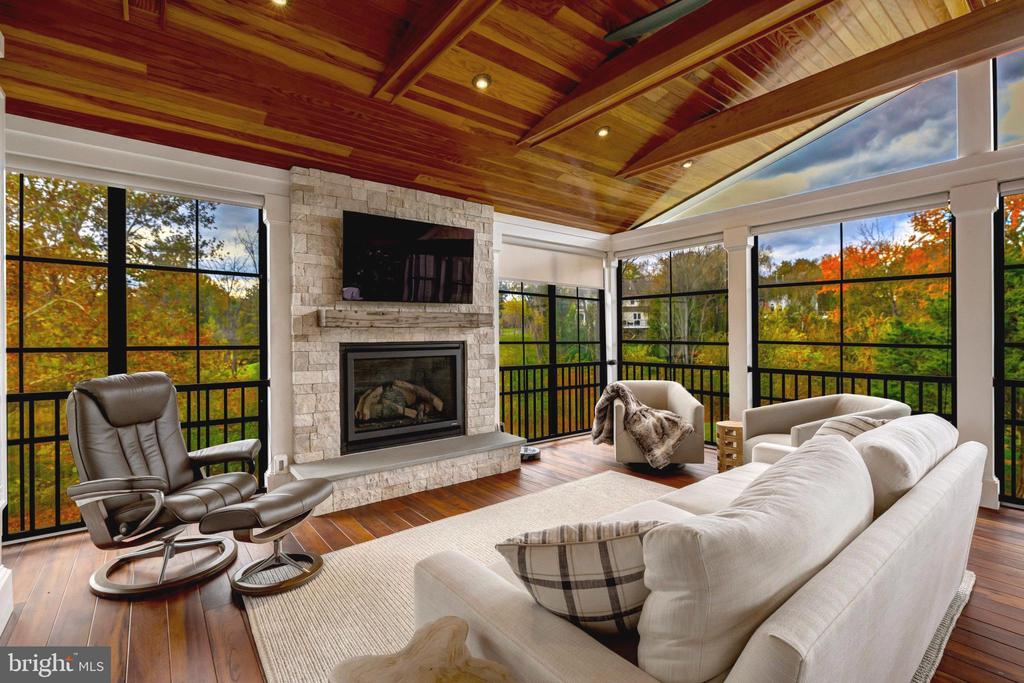 1710 DOVE POINT COURT