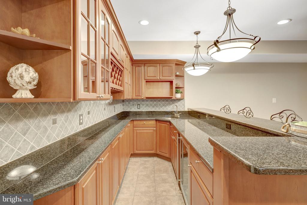 1710 DOVE POINT COURT