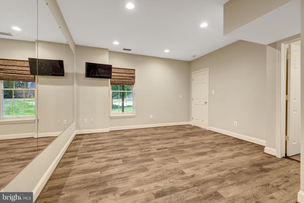 1710 DOVE POINT COURT
