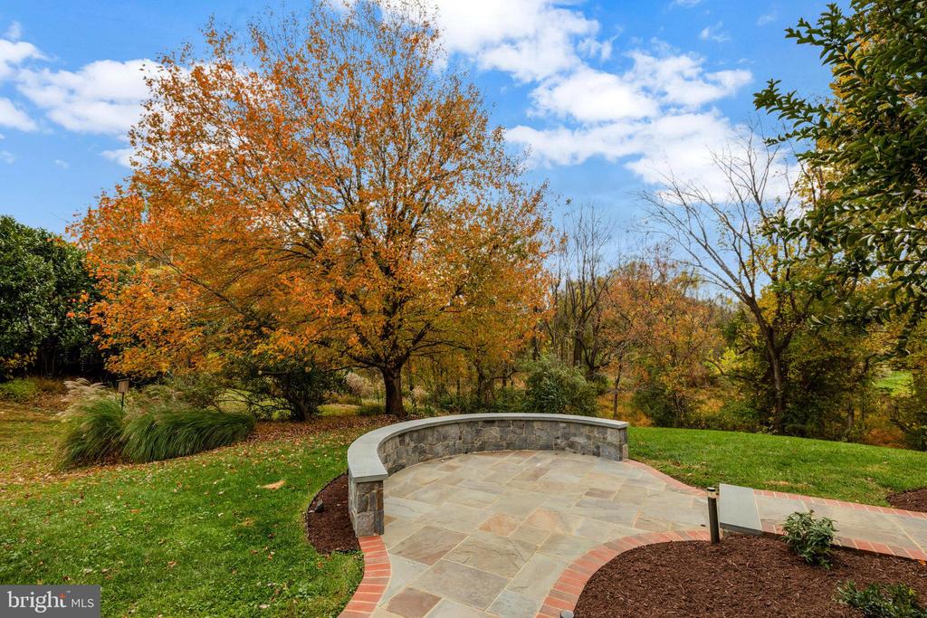 1710 DOVE POINT COURT