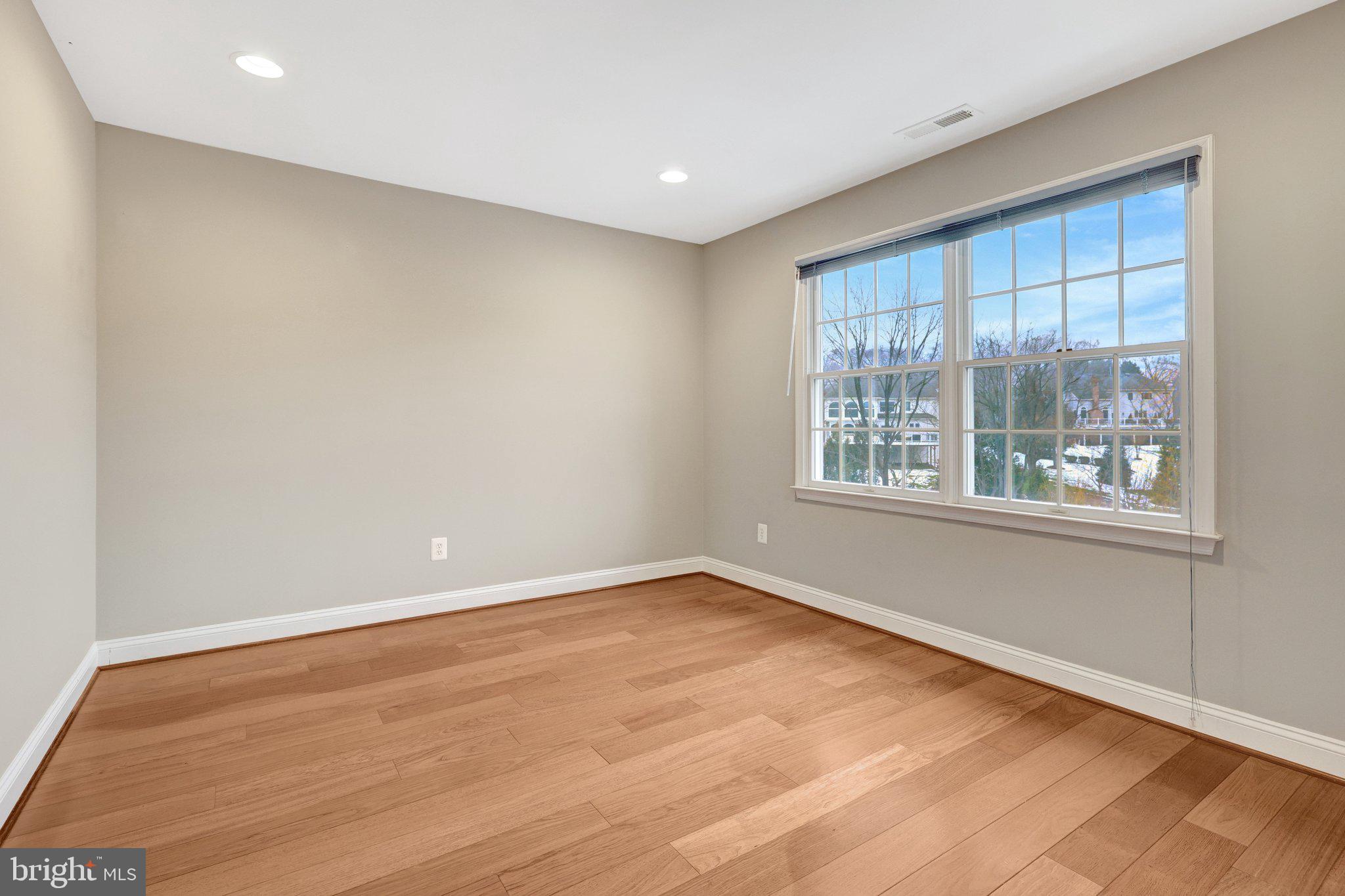 1710 DOVE POINT COURT