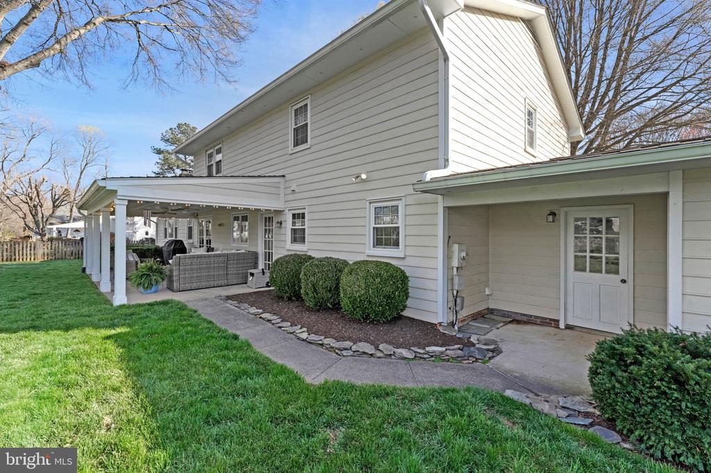 1714 SADDLE RIDGE COURT