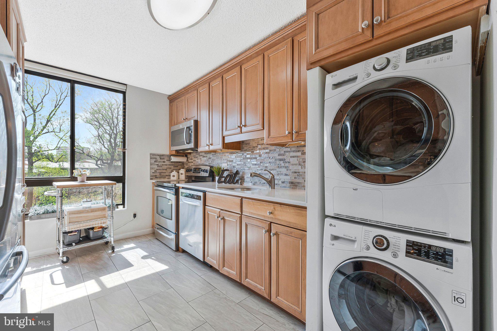 1800 OLD MEADOW ROAD 713