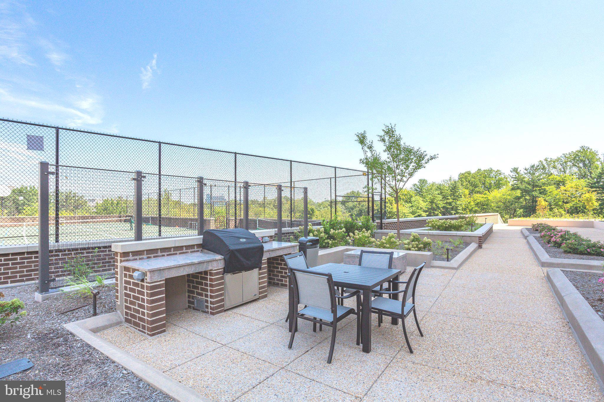 1800 OLD MEADOW ROAD 713