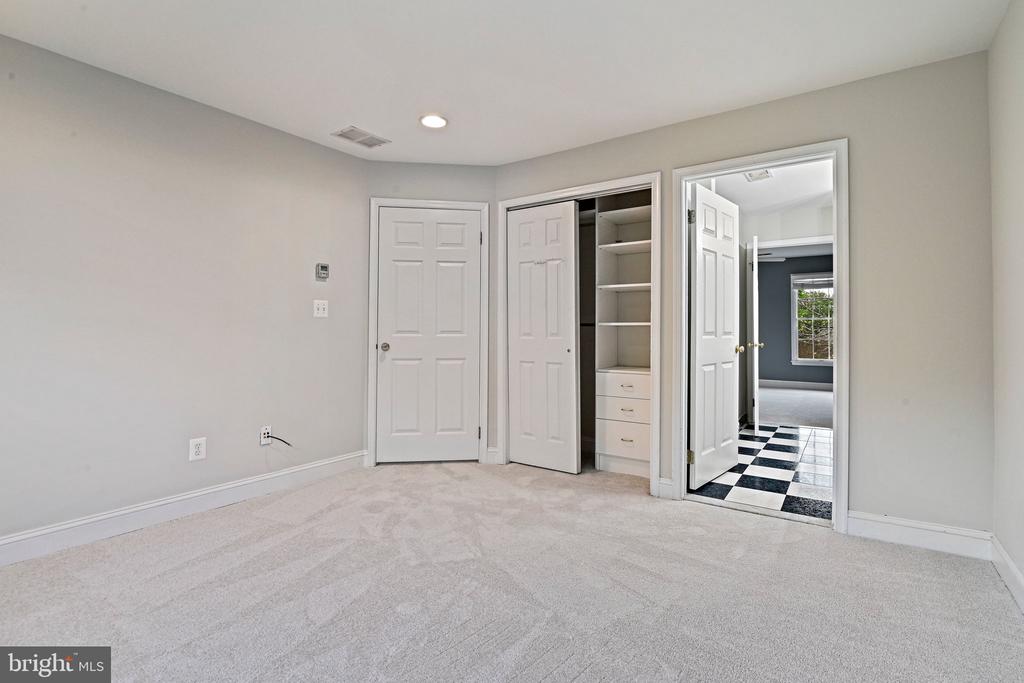 1706 BROADFIELD LANE