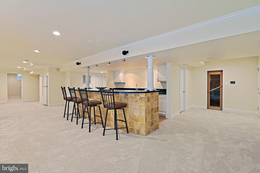 1706 BROADFIELD LANE